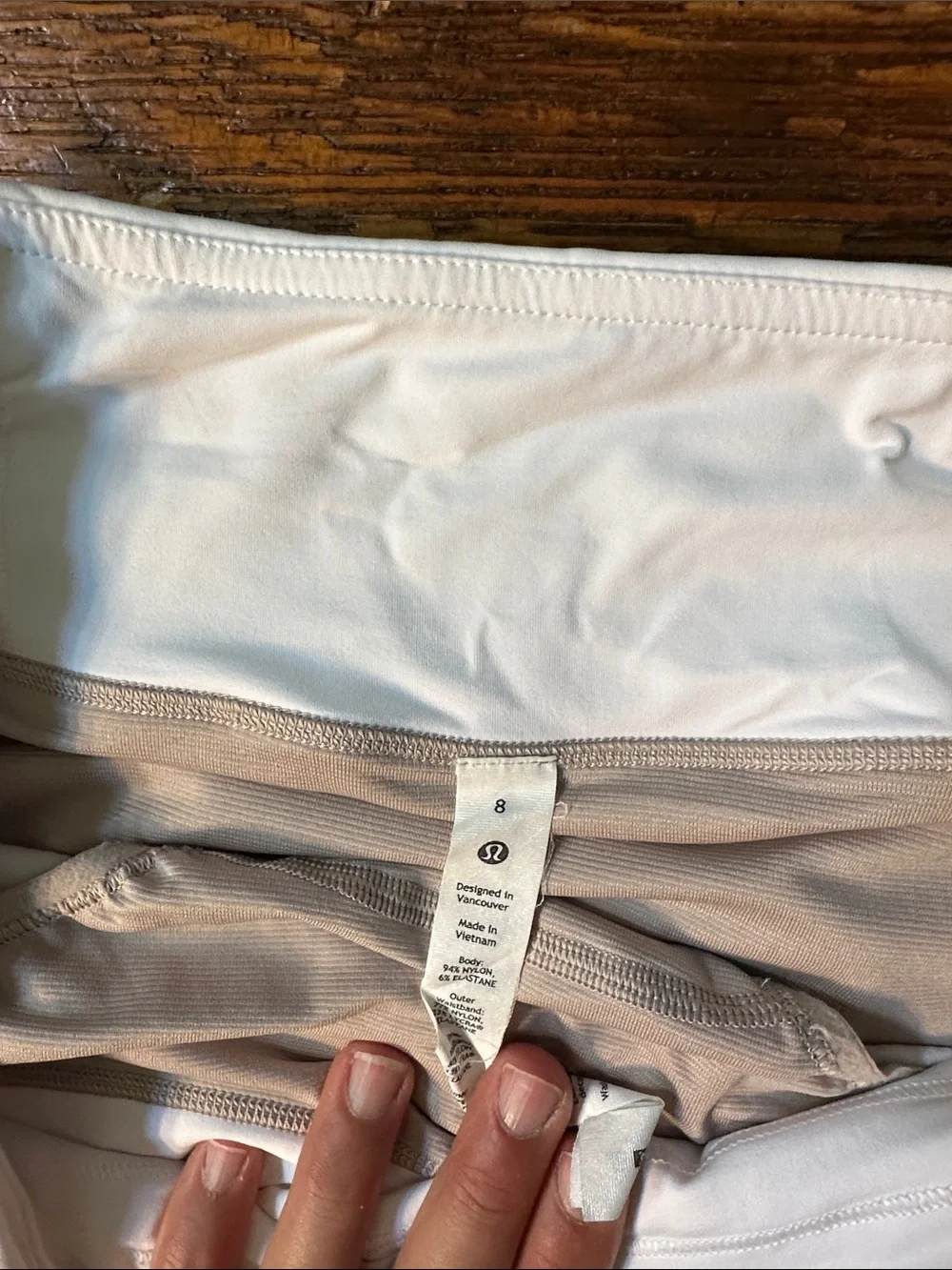 Lululemon white lined shorts size 8 - Picture 3 of 3